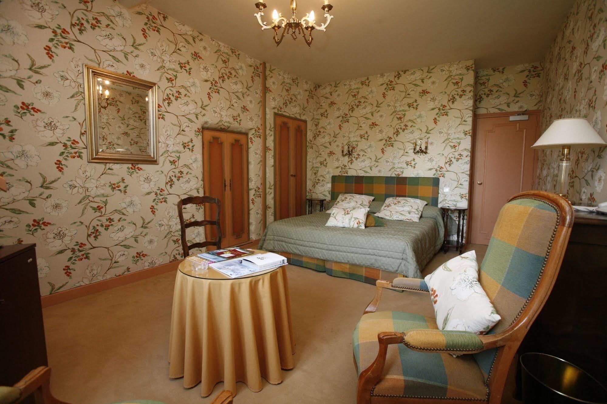 Hotel Chateau De Castel Novel - Les Collectionneurs Varetz Eksteriør billede